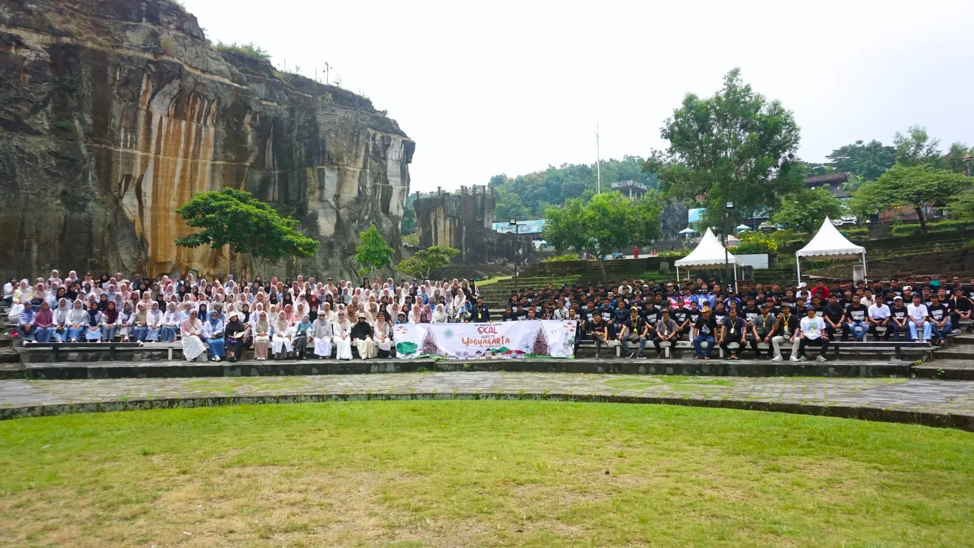 Siswa Kelas 9 MTs Shirothul Fuqoha’ Laksanakan Kegiatan SKAL Penuh Edukasi dan Petualangan ke Jogja